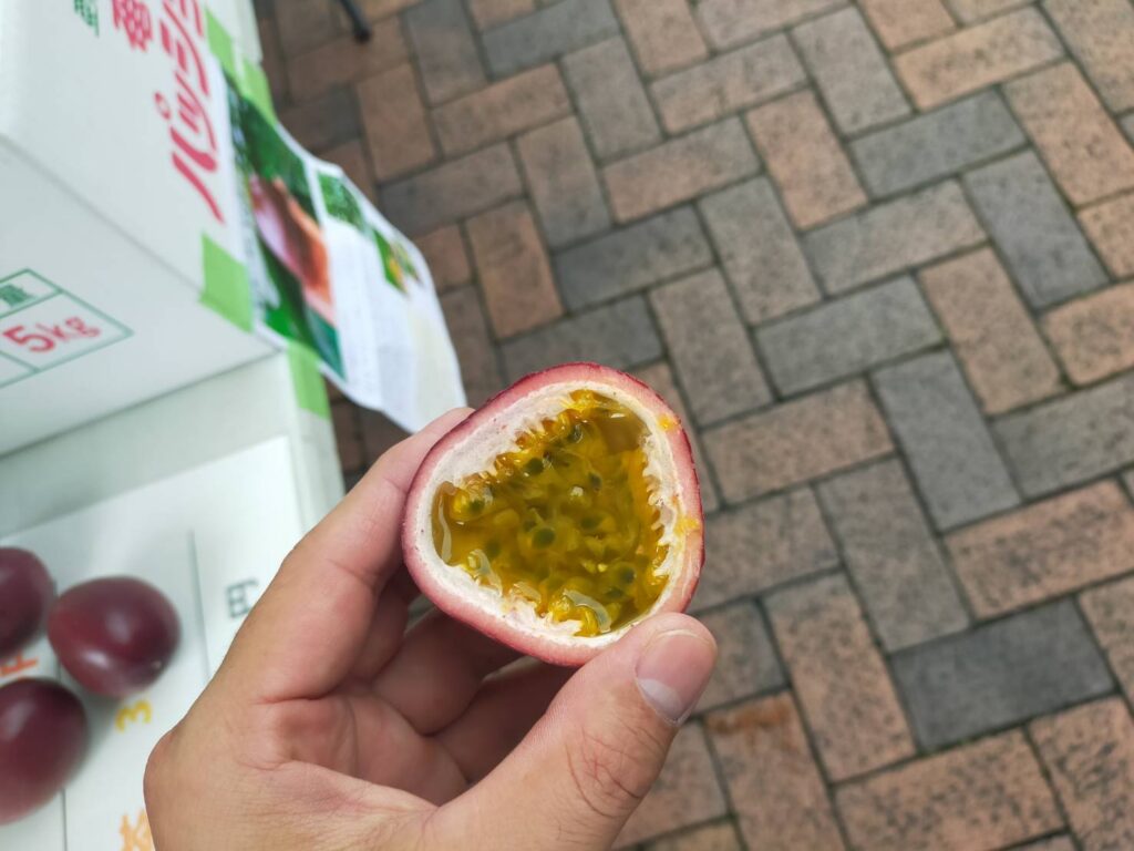 パッションフルーツに黒糖焼酎